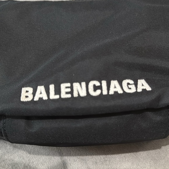 Balenciaga Black Crossbody Sling Bag - Picture 4 of 11